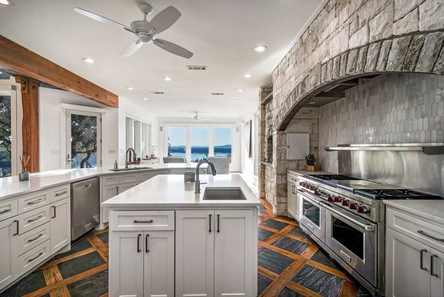 175 Bay Hill Drive, Possum Kingdom Lake, TX 76449