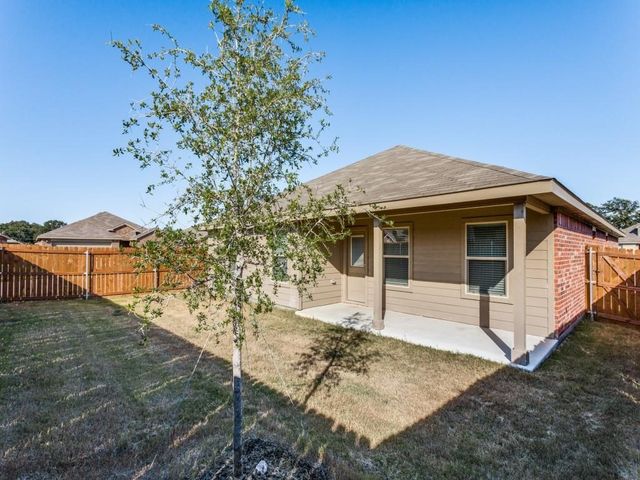 233 Abingdon Street, Azle, TX 76020