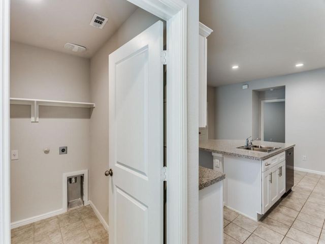 233 Abingdon Street, Azle, TX 76020