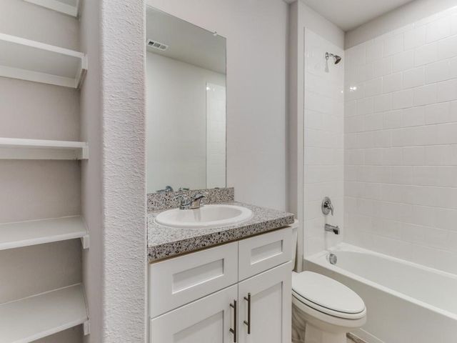 233 Abingdon Street, Azle, TX 76020