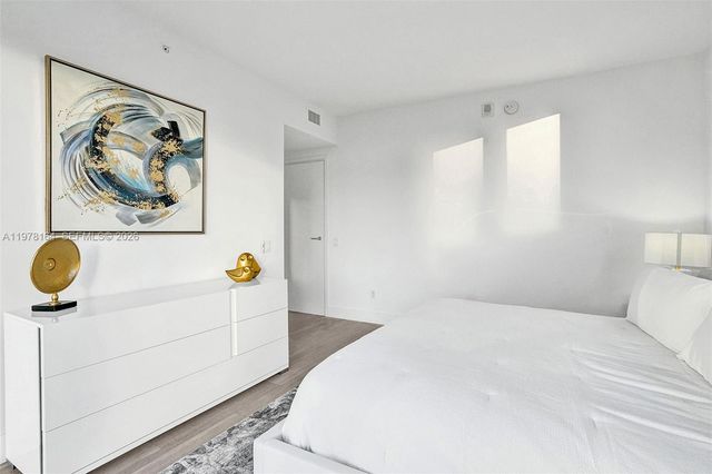 1300 Brickell Bay Dr 2702, Miami, FL 33131