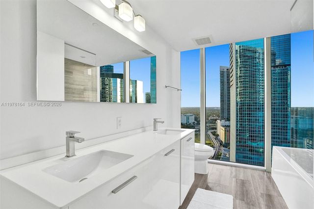 1300 Brickell Bay Dr 2702, Miami, FL 33131