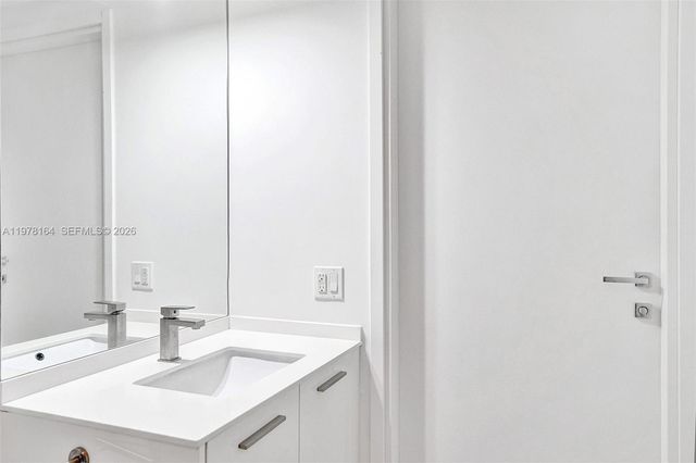 1300 Brickell Bay Dr 2702, Miami, FL 33131