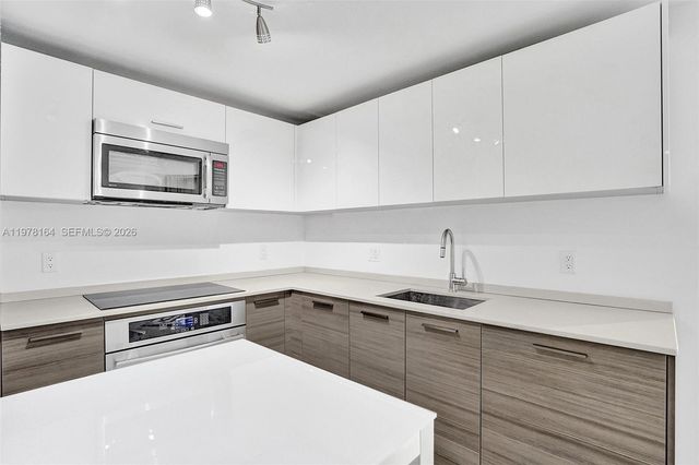 1300 Brickell Bay Dr 2702, Miami, FL 33131