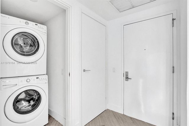 1300 Brickell Bay Dr 2702, Miami, FL 33131