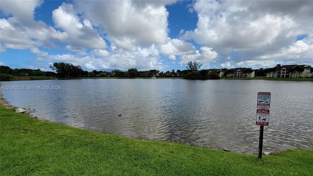 2811 N Oakland Forest Dr 105, Oakland Park, FL 33309