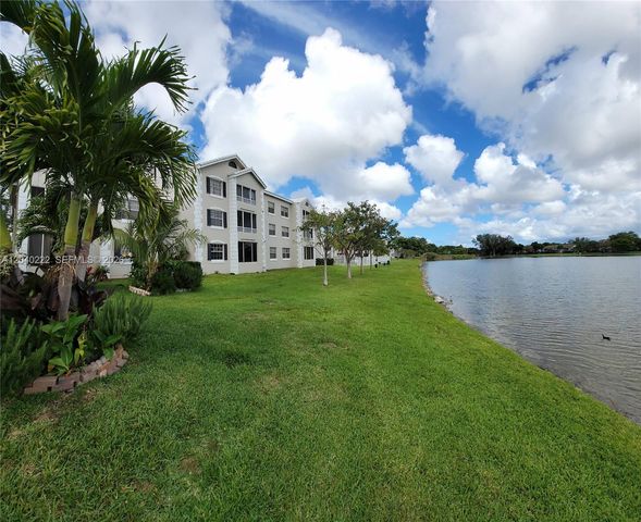 2811 N Oakland Forest Dr 105, Oakland Park, FL 33309