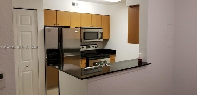 2811 N Oakland Forest Dr 105, Oakland Park, FL 33309