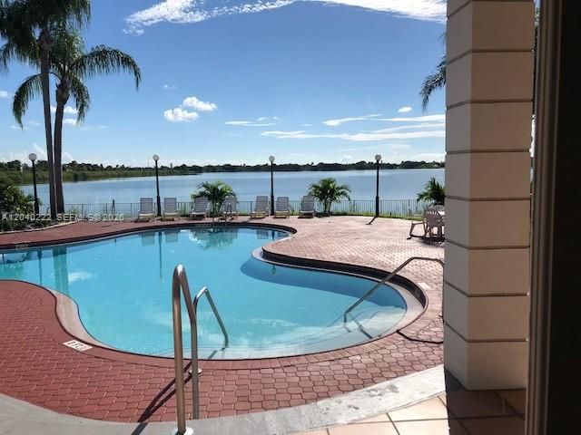 2811 N Oakland Forest Dr 105, Oakland Park, FL 33309