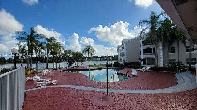2811 N Oakland Forest Dr 105, Oakland Park, FL 33309