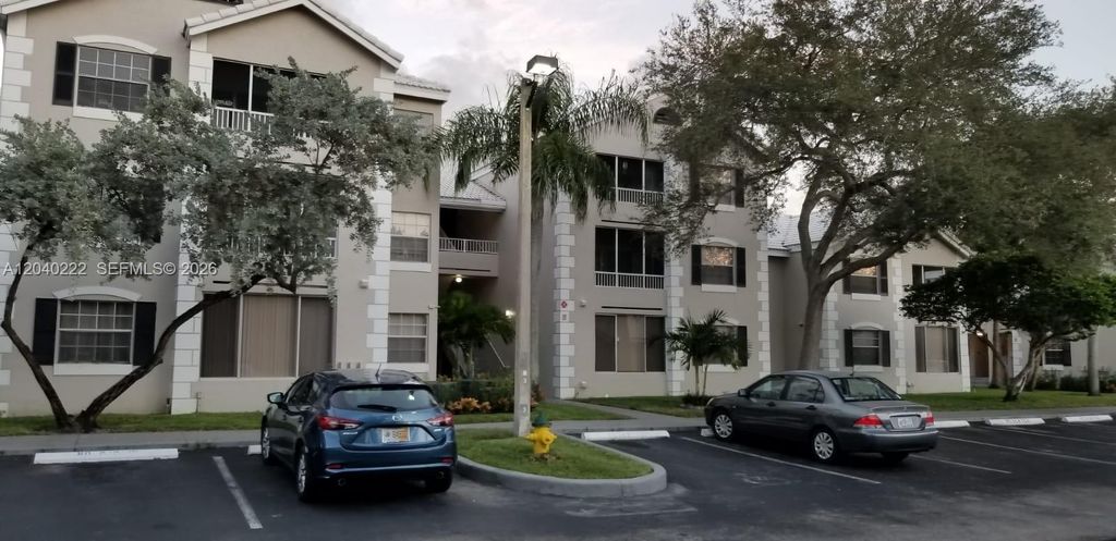 2811 N Oakland Forest Dr 105, Oakland Park, FL 33309