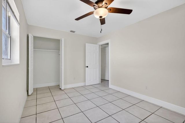 926 S 13th Avenue S, Lake Worth Beach, FL 33460