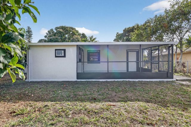 926 S 13th Avenue S, Lake Worth Beach, FL 33460