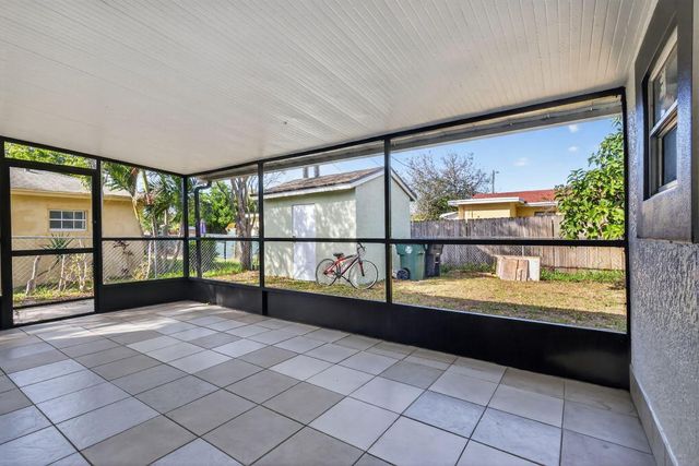 926 S 13th Avenue S, Lake Worth Beach, FL 33460