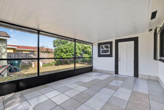 926 S 13th Avenue S, Lake Worth Beach, FL 33460