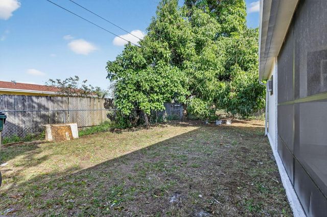 926 S 13th Avenue S, Lake Worth Beach, FL 33460