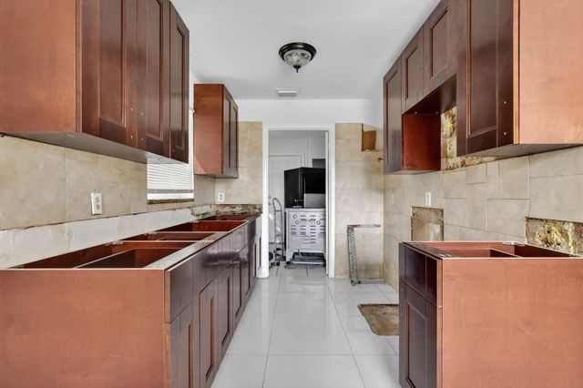 926 S 13th Avenue S, Lake Worth Beach, FL 33460