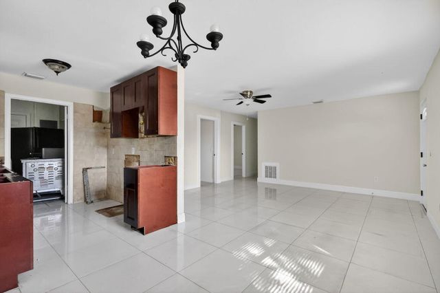 926 S 13th Avenue S, Lake Worth Beach, FL 33460