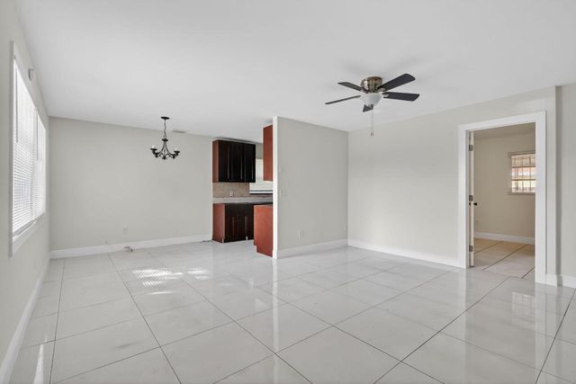 926 S 13th Avenue S, Lake Worth Beach, FL 33460