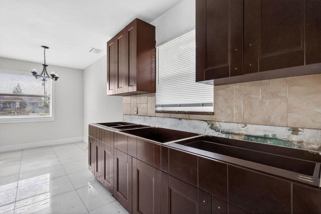 926 S 13th Avenue S, Lake Worth Beach, FL 33460