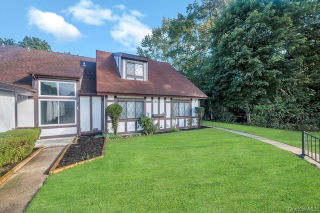 6 Amesworth Court, Middle Island, NY 11953