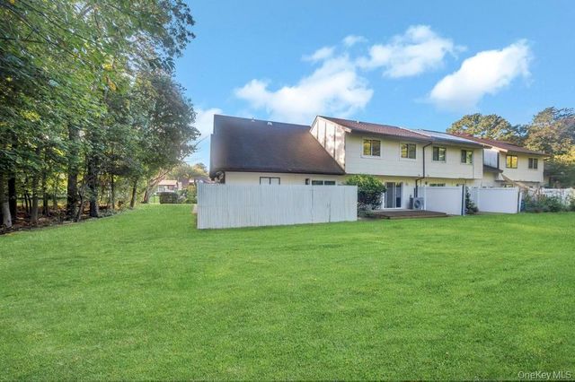 6 Amesworth Court, Middle Island, NY 11953