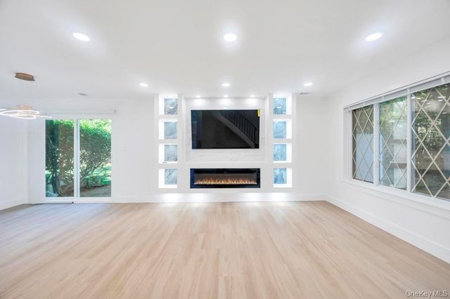 6 Amesworth Court, Middle Island, NY 11953