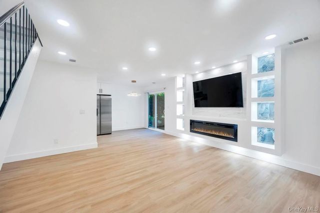 6 Amesworth Court, Middle Island, NY 11953