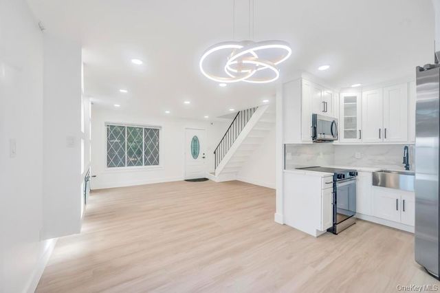 6 Amesworth Court, Middle Island, NY 11953