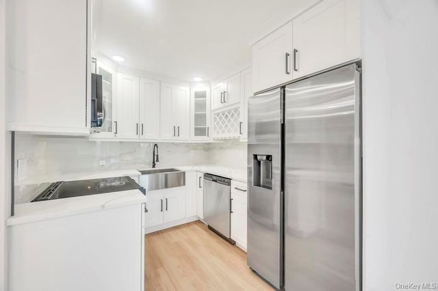 6 Amesworth Court, Middle Island, NY 11953