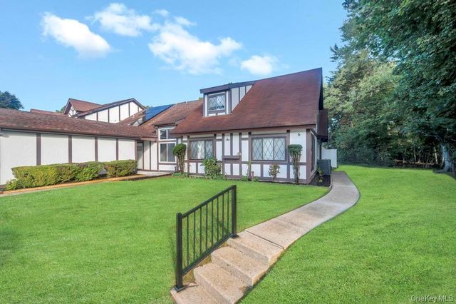 6 Amesworth Court, Middle Island, NY 11953