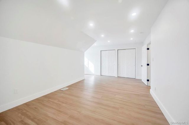 6 Amesworth Court, Middle Island, NY 11953