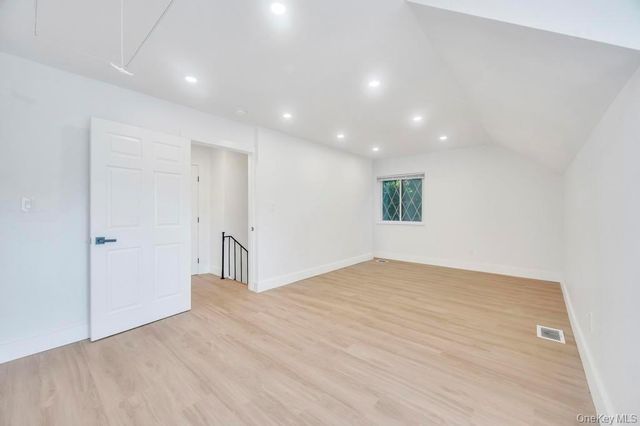 6 Amesworth Court, Middle Island, NY 11953