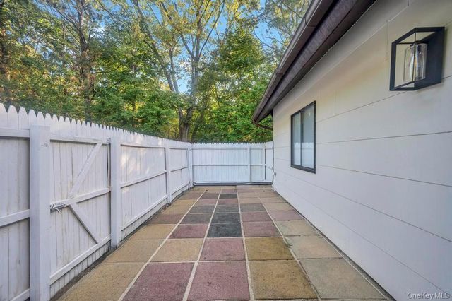 6 Amesworth Court, Middle Island, NY 11953