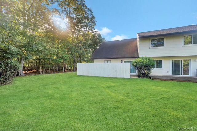 6 Amesworth Court, Middle Island, NY 11953