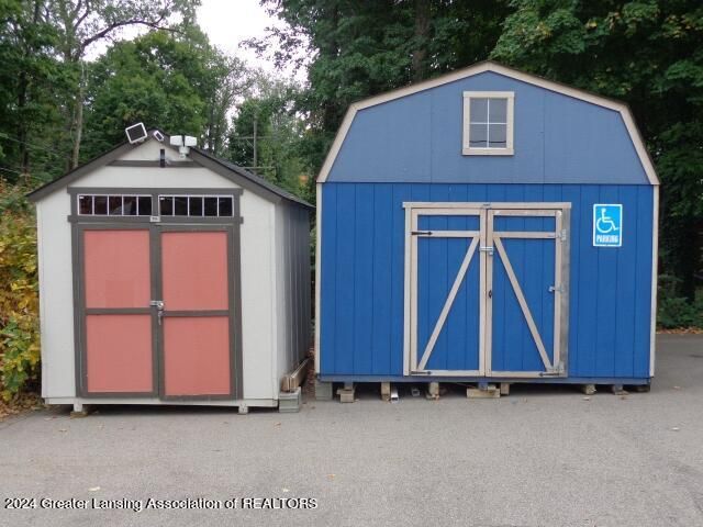 2132 Cedar Street, Holt, MI 48842