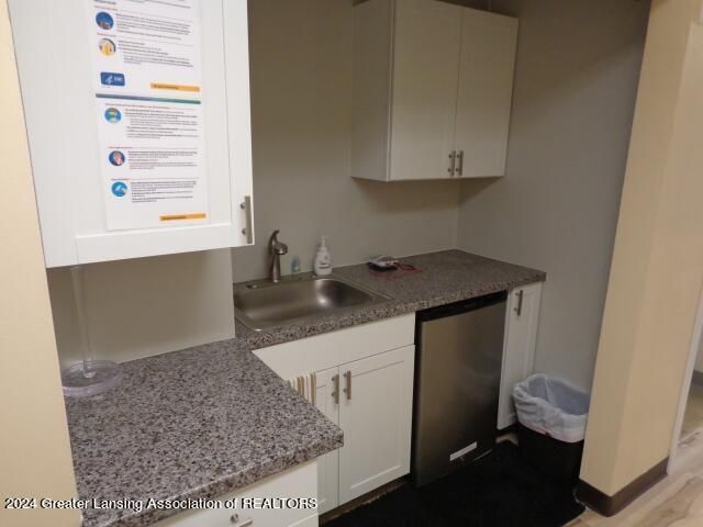 2132 Cedar Street, Holt, MI 48842