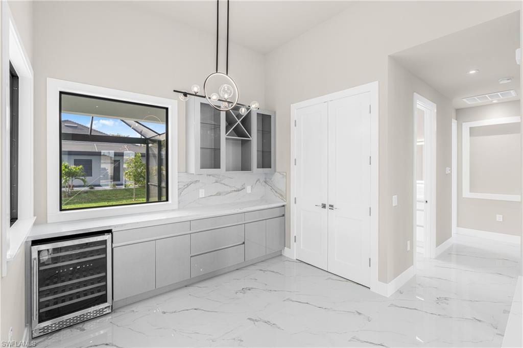 Image 14 of property listing at 2100 SW 26th ST, Cape Coral, FL 33914