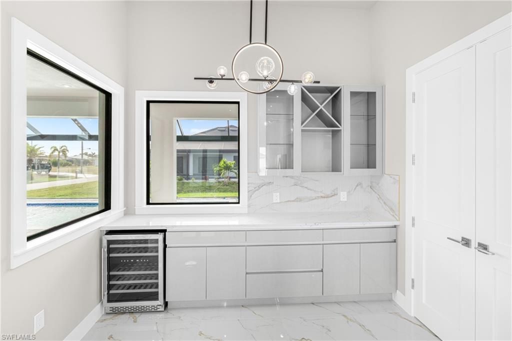 Image 15 of property listing at 2100 SW 26th ST, Cape Coral, FL 33914