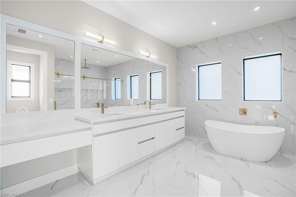 Image 20 of property listing at 2100 SW 26th ST, Cape Coral, FL 33914