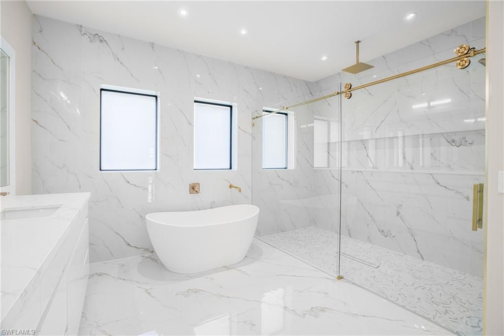 Image 21 of property listing at 2100 SW 26th ST, Cape Coral, FL 33914