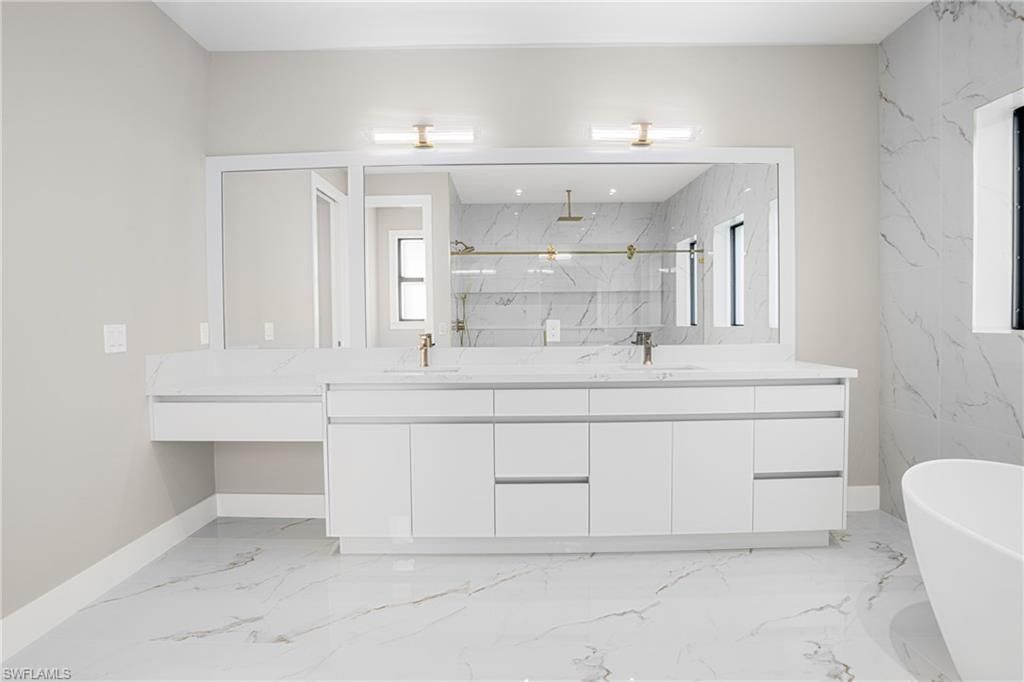 Image 23 of property listing at 2100 SW 26th ST, Cape Coral, FL 33914