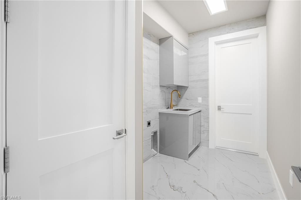 Image 25 of property listing at 2100 SW 26th ST, Cape Coral, FL 33914