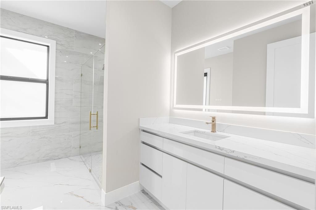 Image 27 of property listing at 2100 SW 26th ST, Cape Coral, FL 33914