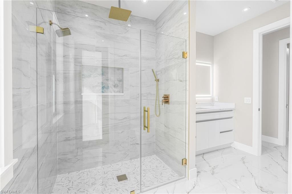 Image 28 of property listing at 2100 SW 26th ST, Cape Coral, FL 33914