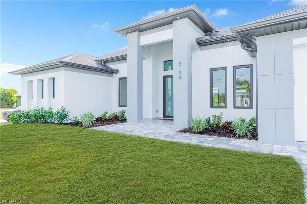 Image 4 of property listing at 2100 SW 26th ST, Cape Coral, FL 33914