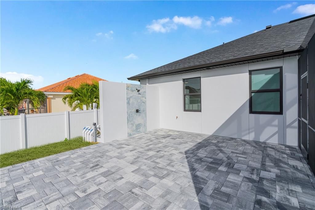 Image 44 of property listing at 2100 SW 26th ST, Cape Coral, FL 33914