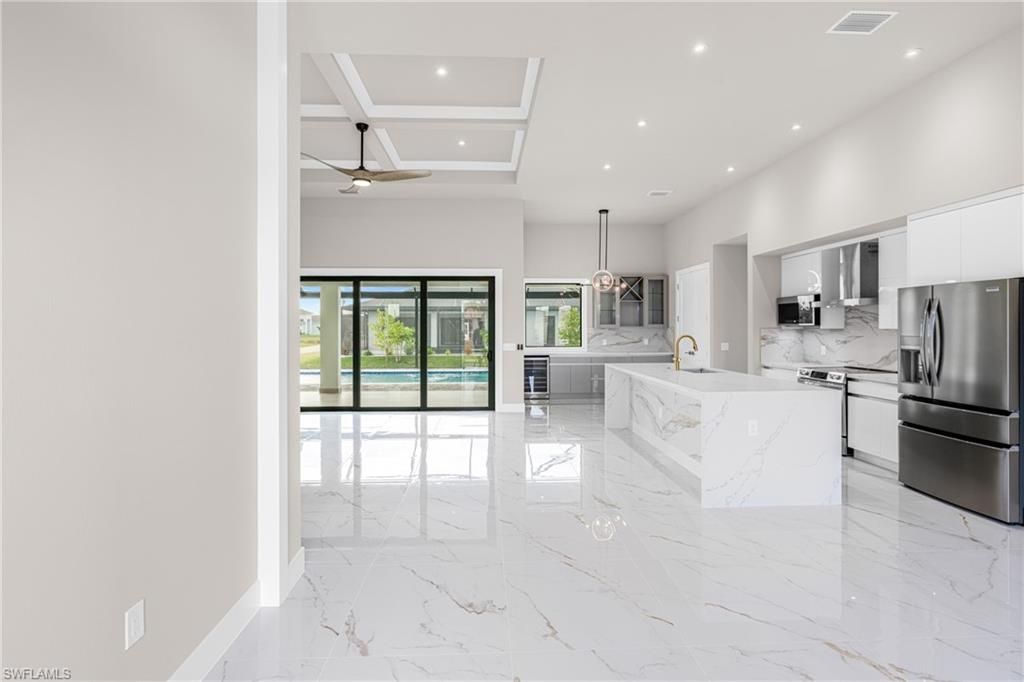 Image 5 of property listing at 2100 SW 26th ST, Cape Coral, FL 33914