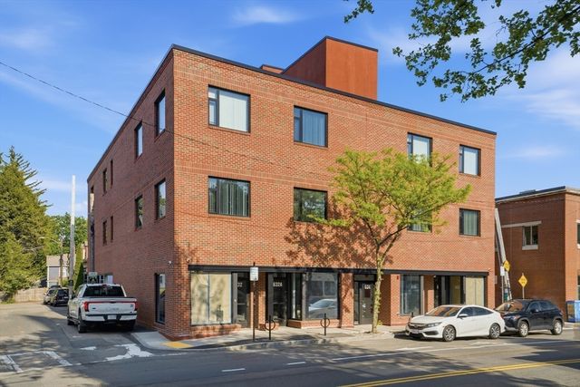 632 Centre St 203, Boston, MA 02139