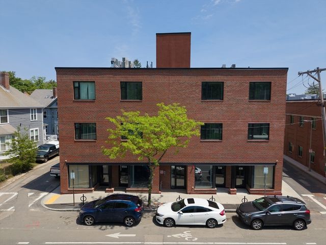 632 Centre St 203, Boston, MA 02139